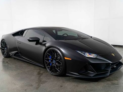 Used 2020 Lamborghini Huracan EVO image 2