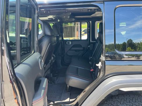 Used 2024 Jeep Wrangler Unlimited Rubicon w/ XTREMEE 35" Tire Package AWD/4WD image 33