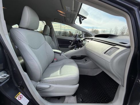 Used 2011 Toyota Prius Three image 16