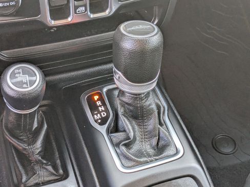 Used 2021 Jeep Gladiator Willys image 25