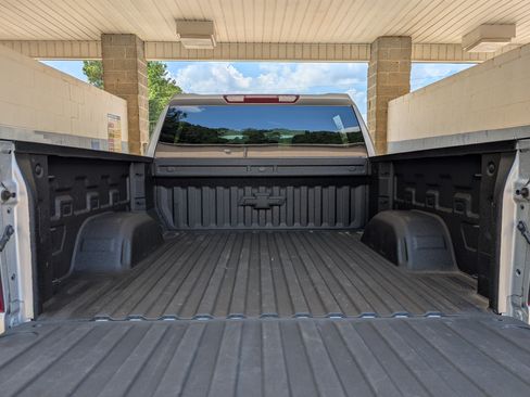 Used 2022 Chevrolet Silverado 1500 LT AWD/4WD image 18