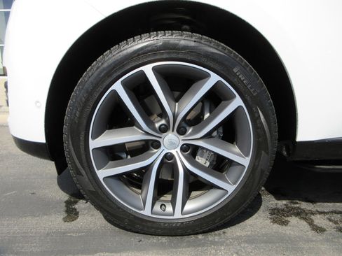 Used 2025 Land Rover Range Rover SE AWD/4WD image 17