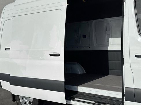 New 2024 Mercedes-Benz Sprinter 2500 image 24