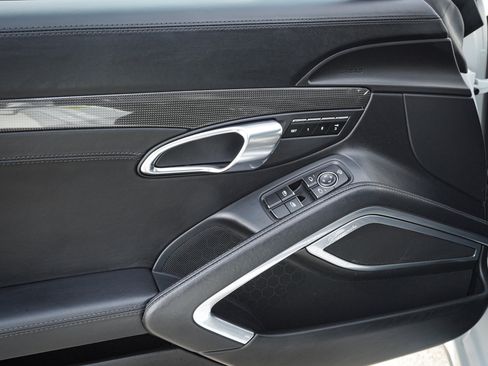 Used 2014 Porsche 911 Turbo S image 17