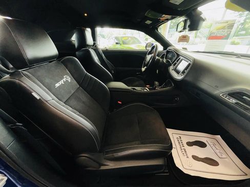 Used 2022 Dodge Challenger SRT Hellcat RWD image 39