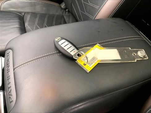 Used 2022 Nissan Pathfinder Platinum w/ Cargo Package AWD/4WD image 20