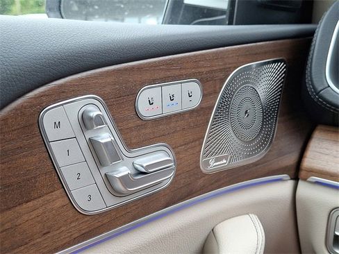 Used 2025 Mercedes-Benz GLS 450 4MATIC image 23