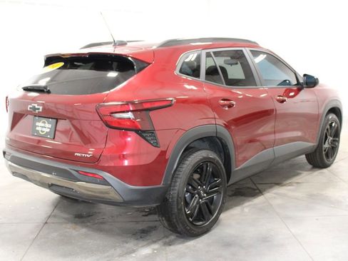 Used 2024 Chevrolet Trax ACTIV w/ Driver Confidence Package image 9