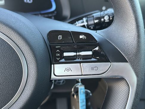 Used 2025 Hyundai Elantra SE image 17