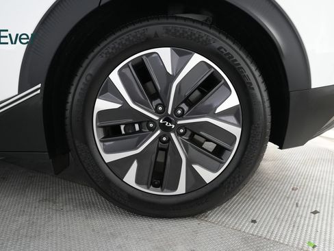 Used 2024 Kia EV6 Light RWD image 9