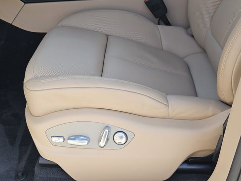 Certified 2025 Porsche Macan image 23