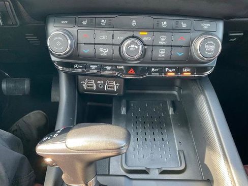 Used 2025 Dodge Durango GT AWD/4WD image 11