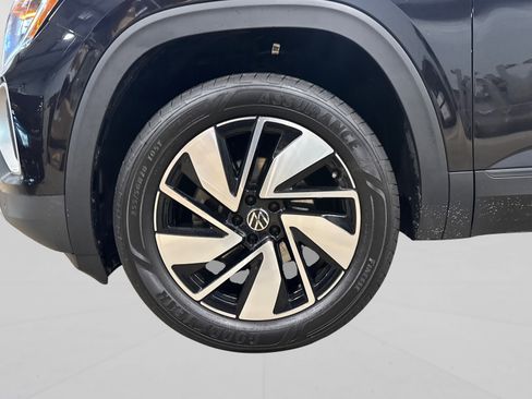 Used 2025 Volkswagen Atlas SE image 50