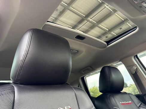 Used 2018 Toyota Tacoma SR image 19