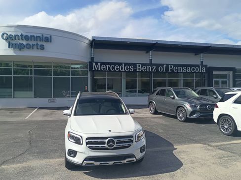 Used 2023 Mercedes-Benz GLB 250 image 1