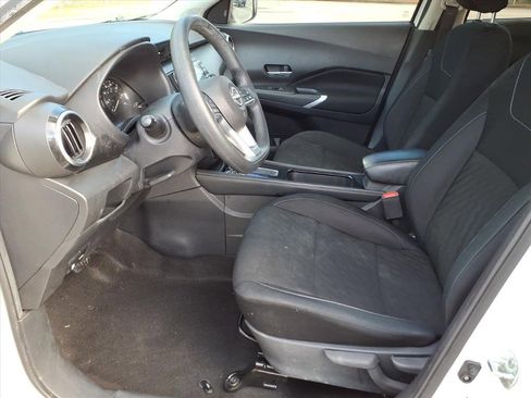 Used 2023 Nissan Kicks SV image 11