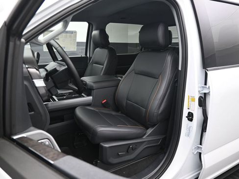 New 2026 Ford F250 Lariat w/ Black Appearance Package image 8