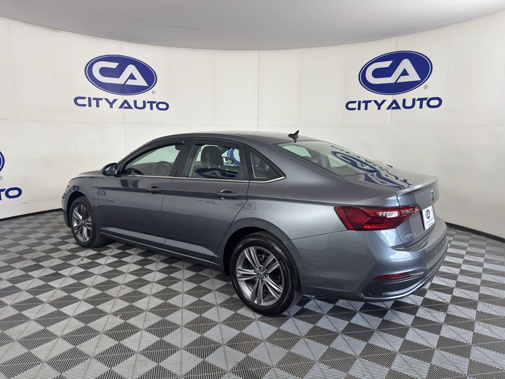 Used 2022 Volkswagen Jetta SE FWD image 5