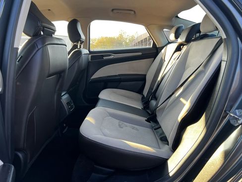 Used 2020 Ford Fusion SE w/ Equipment Group 151A image 11