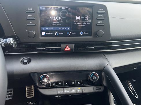 Certified 2025 Hyundai Elantra Sport image 11