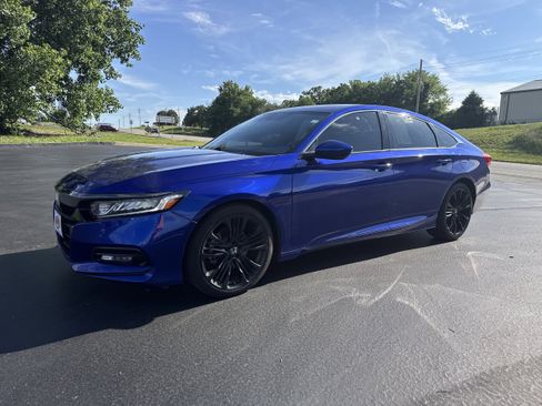 Used 2019 Honda Accord Sport image 2