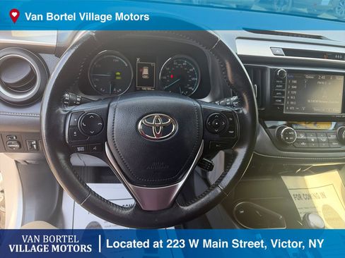 Used 2018 Toyota RAV4 Limited AWD/4WD image 17