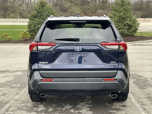 Used 2022 Toyota RAV4 XLE w/ Convenience Package image 4