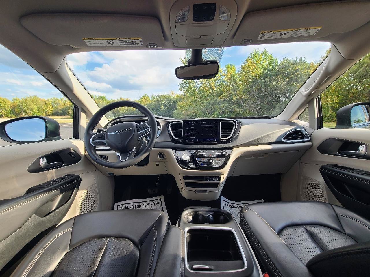 Used 2023 Chrysler Pacifica Touring-L FWD image 29