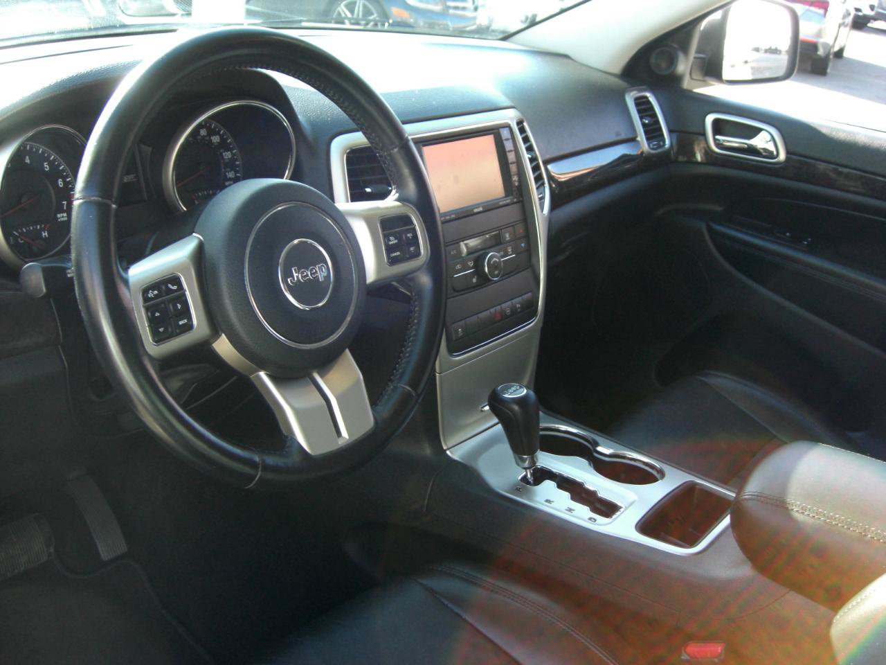 Used 2011 Jeep Grand Cherokee Laredo AWD/4WD image 6