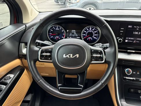 Used 2024 Kia Carnival LX FWD image 14