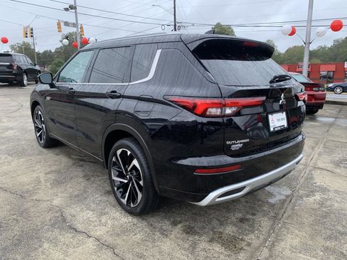 Used 2023 Mitsubishi Outlander SEL image 3