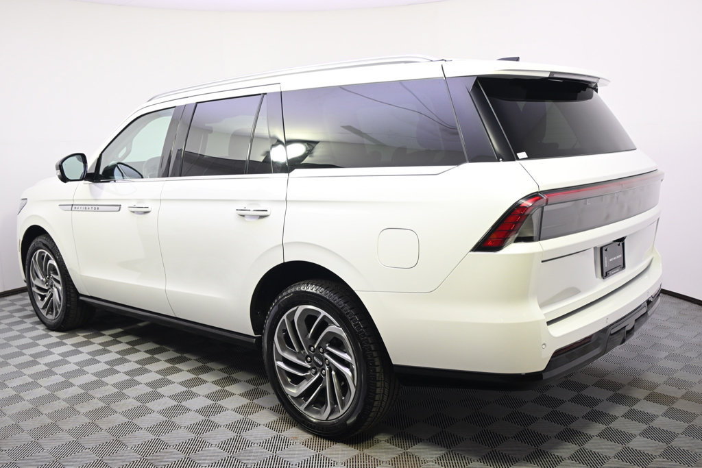New 2026 Lincoln Navigator Reserve AWD/4WD image 3
