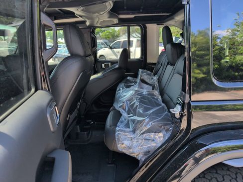 New 2025 Jeep Wrangler Unlimited Rubicon 392 image 25