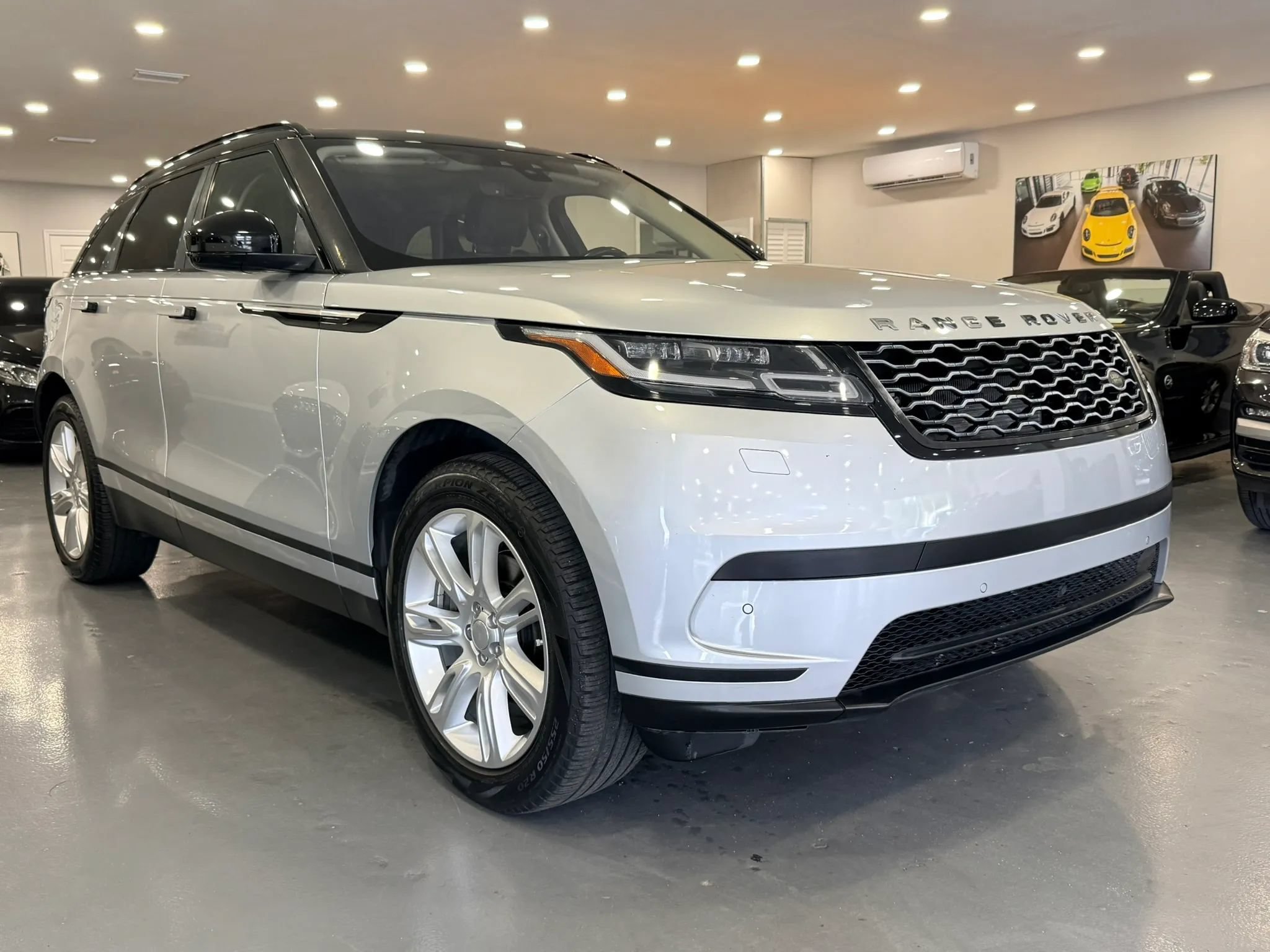 Used 2019 Land Rover Range Rover Velar S AWD/4WD image 1