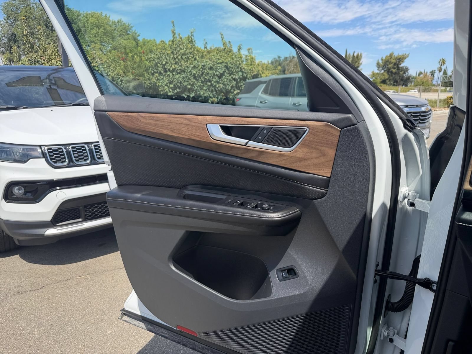Used 2026 Volkswagen Atlas SE FWD image 18