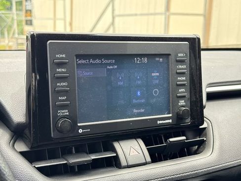 Used 2022 Toyota RAV4 LE AWD/4WD image 18