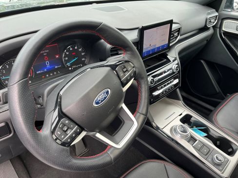 Used 2023 Ford Explorer ST-Line w/ Class IV Trailer Tow Package AWD/4WD image 8