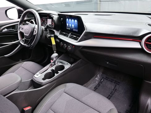 Used 2024 Chevrolet Trax RS w/ Driver Confidence Package FWD image 18