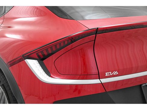 Certified 2025 Kia EV6 Light w/ Light LR Technology Package AWD/4WD image 12