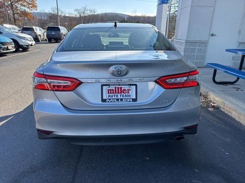 Used 2019 Toyota Camry XLE image 5