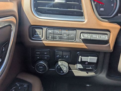 Used 2021 Chevrolet Tahoe High Country image 22