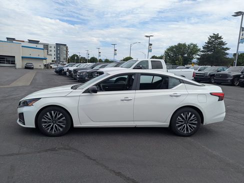 Used 2025 Nissan Altima 2.5 SV FWD image 8