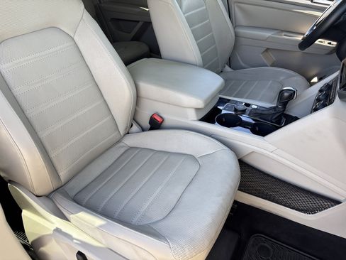 Used 2018 Volkswagen Atlas SEL Premium image 8