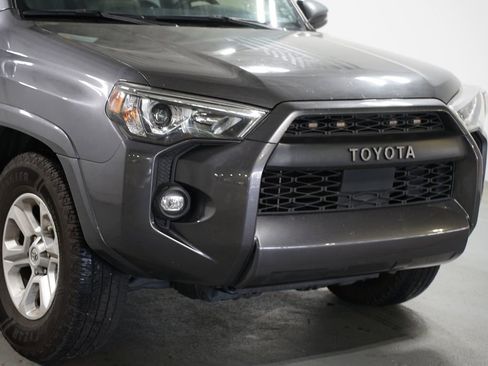 Used 2022 Toyota 4Runner SR5 Premium w/ Moonroof Package image 4