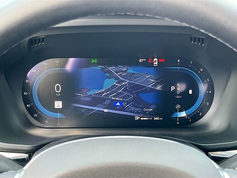 Used 2025 Volvo XC60 B5 Plus image 12