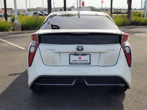 Used 2018 Toyota Prius Four Touring w/ Appearance Package image 6