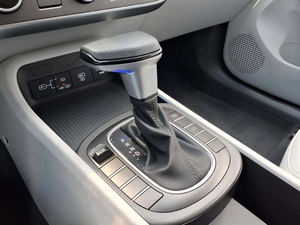 Used 2026 Hyundai Kona SE FWD image 15