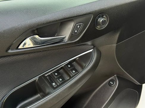 Used 2019 Chevrolet Cruze LT w/ Convenience Package image 18