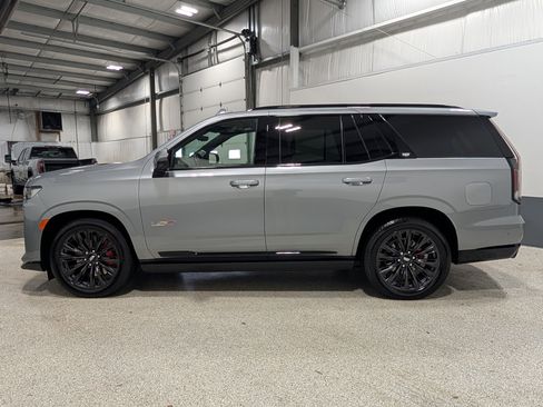 Used 2024 Cadillac Escalade V w/ LPO, ONYX Package image 5