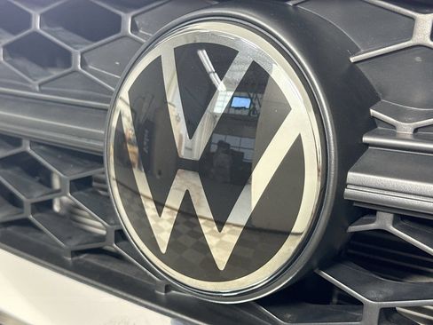 Certified 2024 Volkswagen Taos SE AWD/4WD image 30